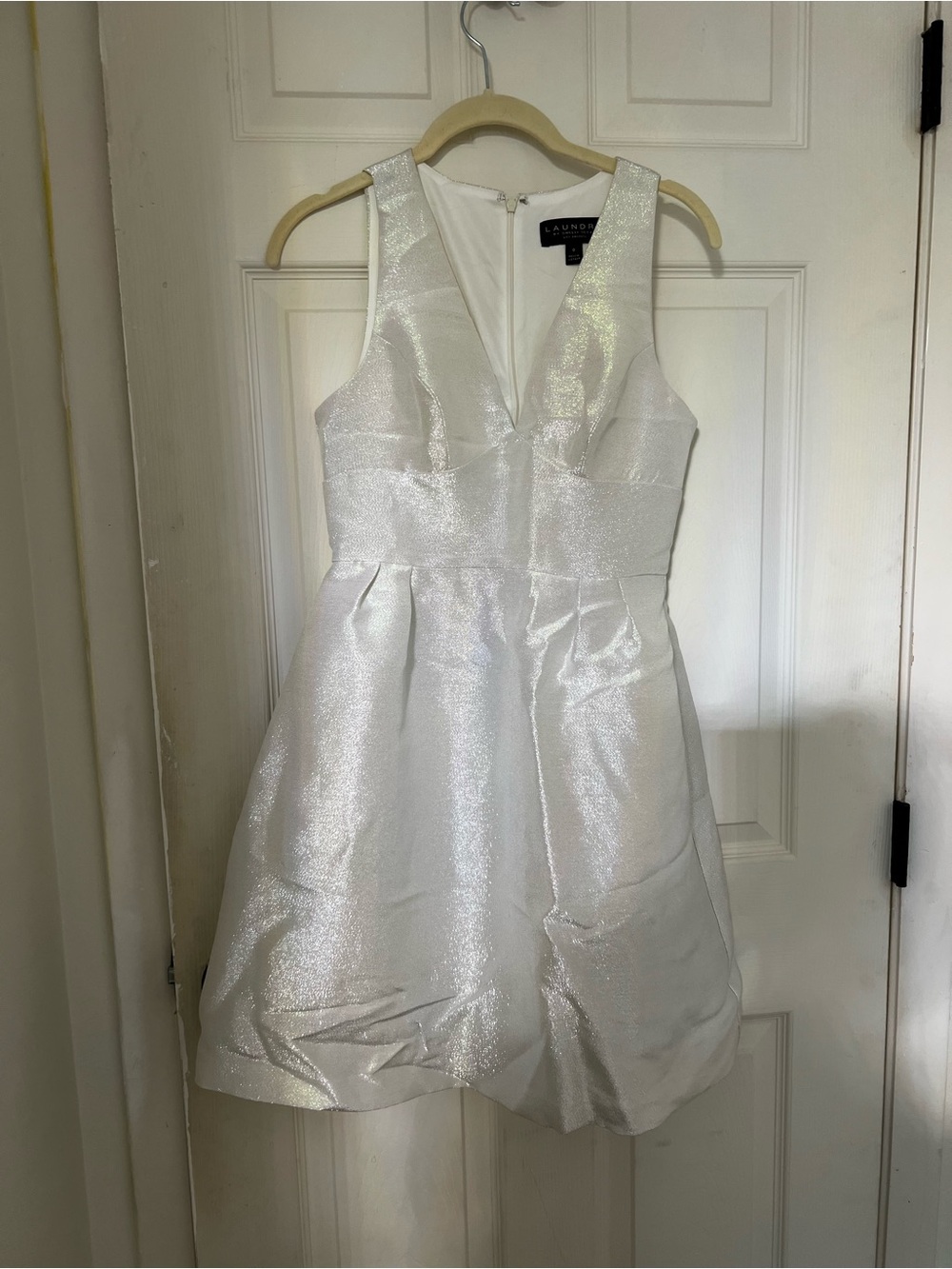 Laundry By Shelli Segal Iridescent White V-Neck Party Dress